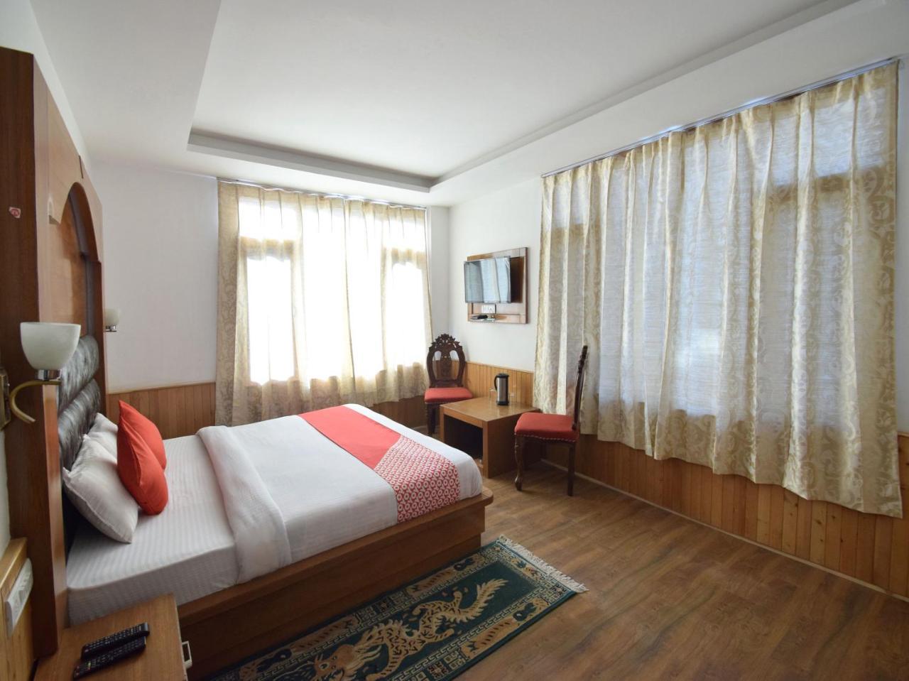 Oyo 10255 Hotel Red Apple Manāli Exteriör bild