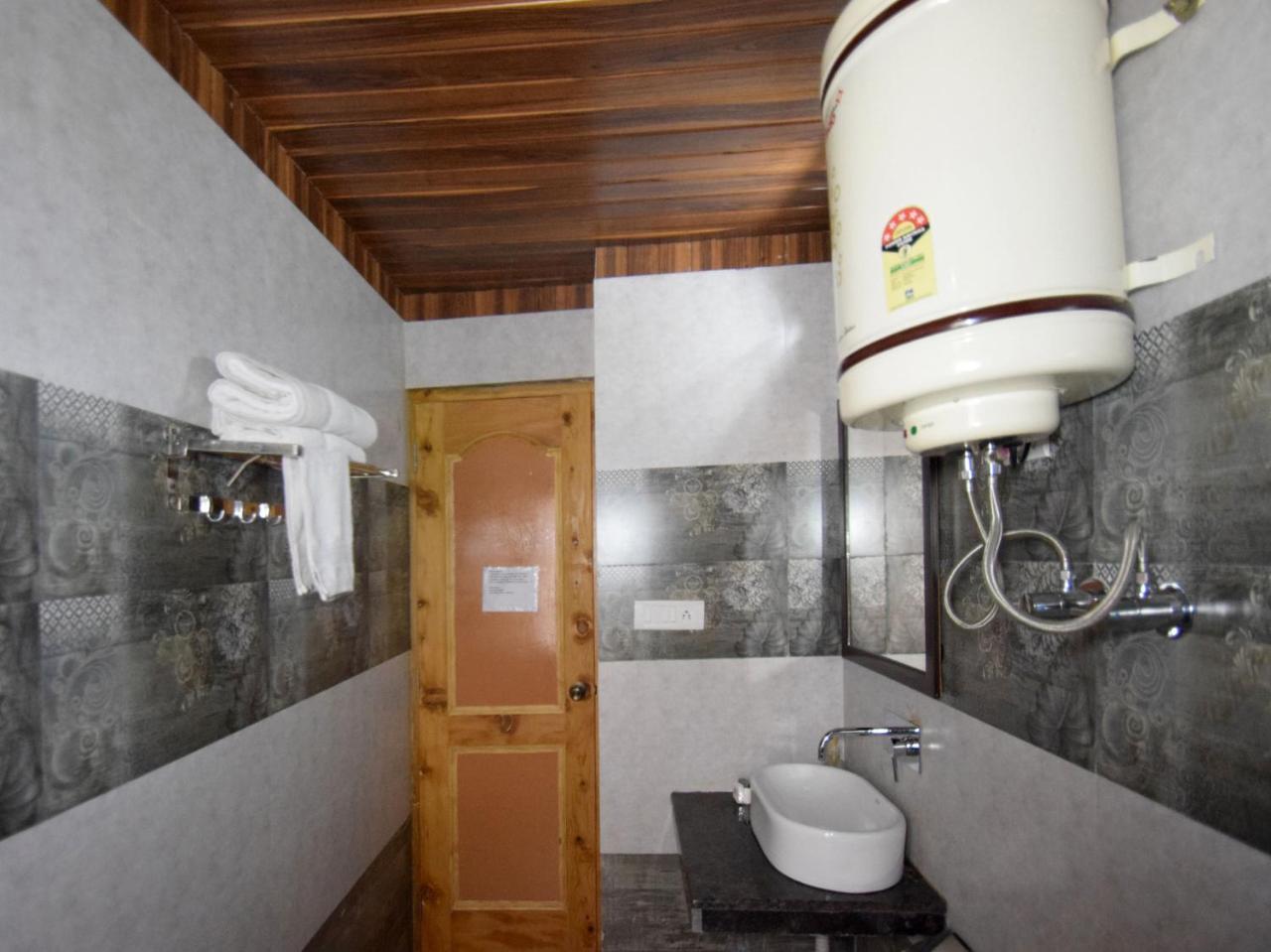 Oyo 10255 Hotel Red Apple Manāli Exteriör bild