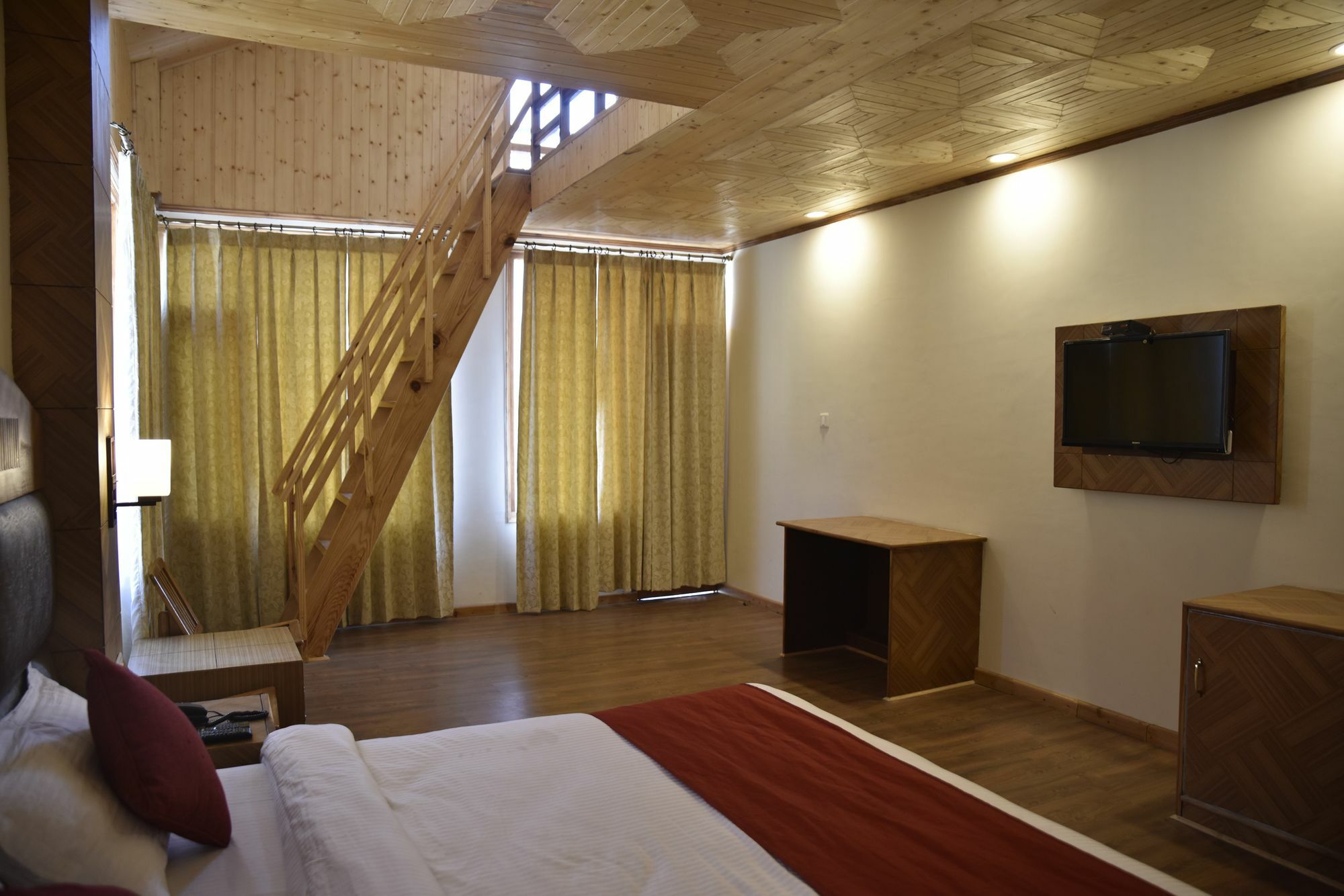 Oyo 10255 Hotel Red Apple Manāli Exteriör bild